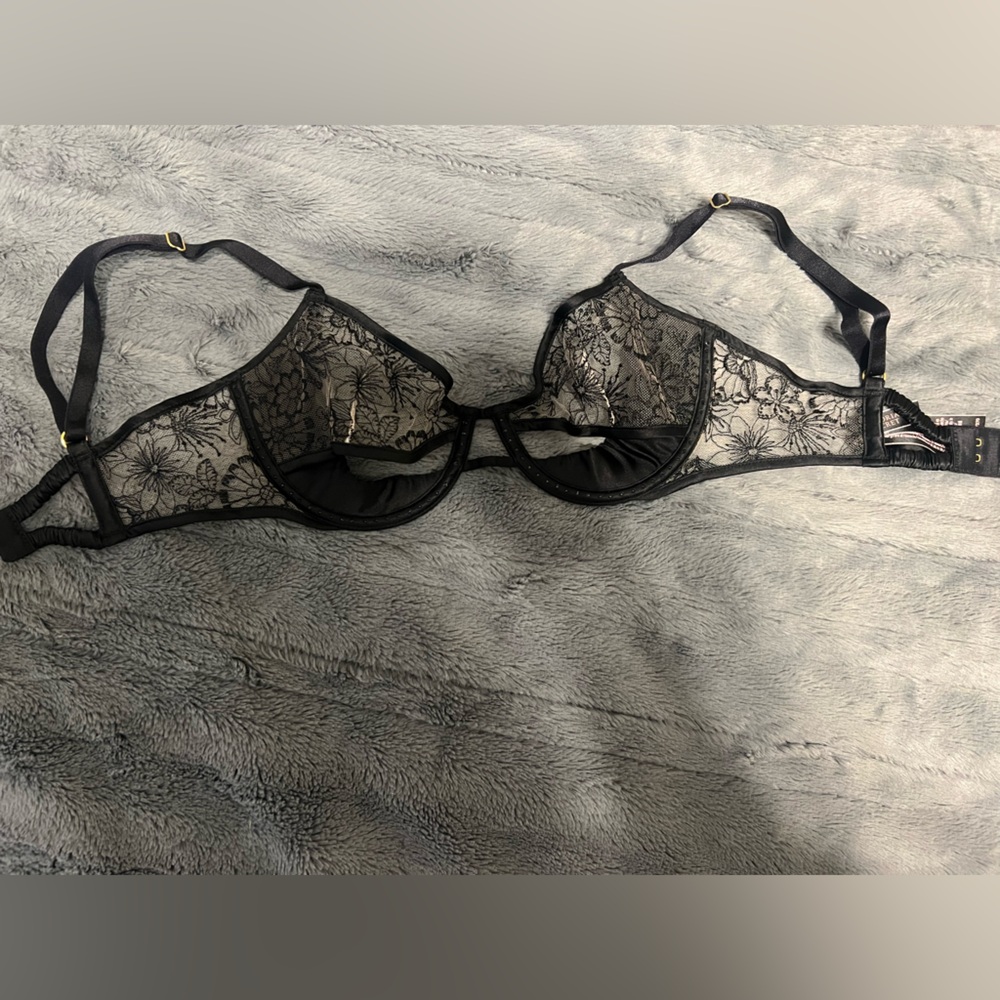 VS Lace Bra